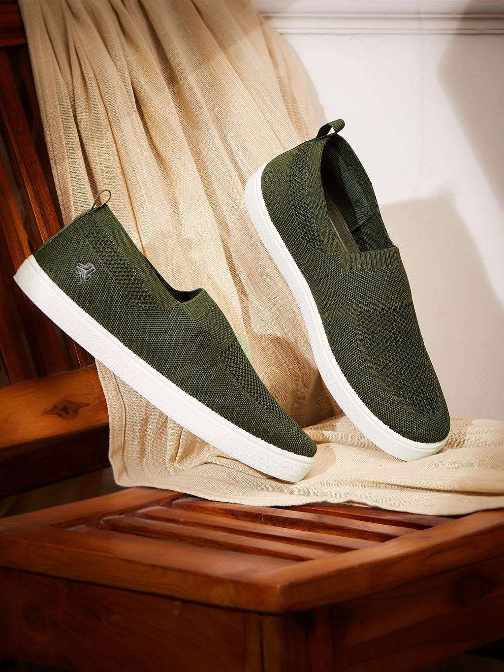 AXTO Olive Men's Walking Shoes