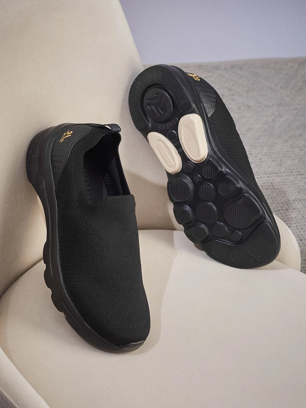 CABIN Black Men's Walking Shoes