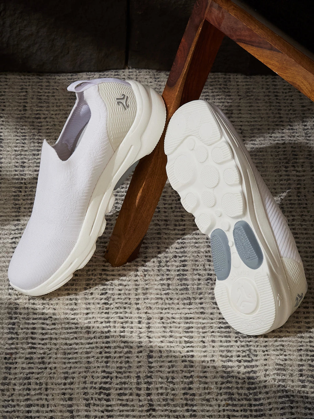 CABIN White Men's Walking Shoes