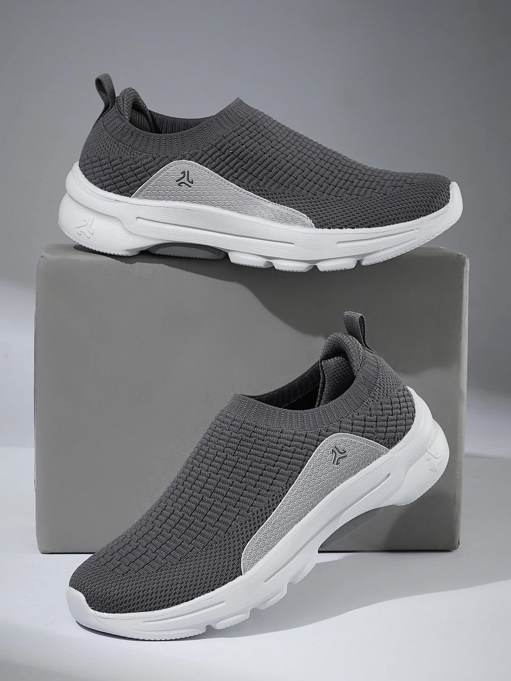 CYNOR-N Grey Men's Walking Shoes
