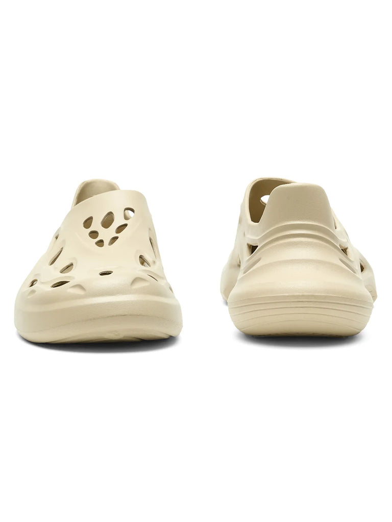 Price DUKE White Men's Running Shoes