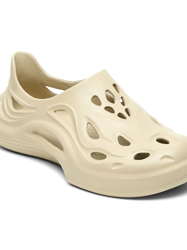 Price DUKE White Men's Running Shoes