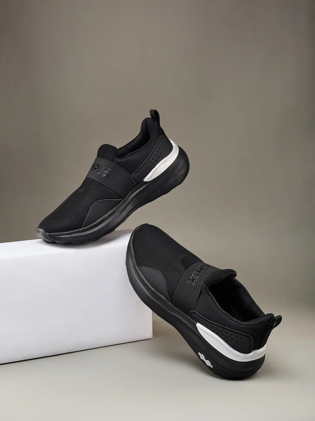 LAYER Black Men's Walking Shoes