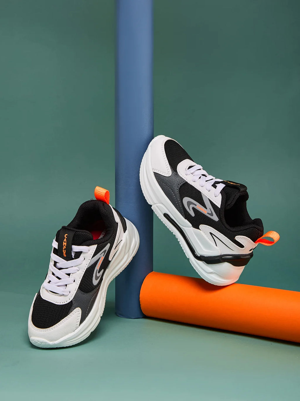 LEVEL KIDS Black Kids Sneakers