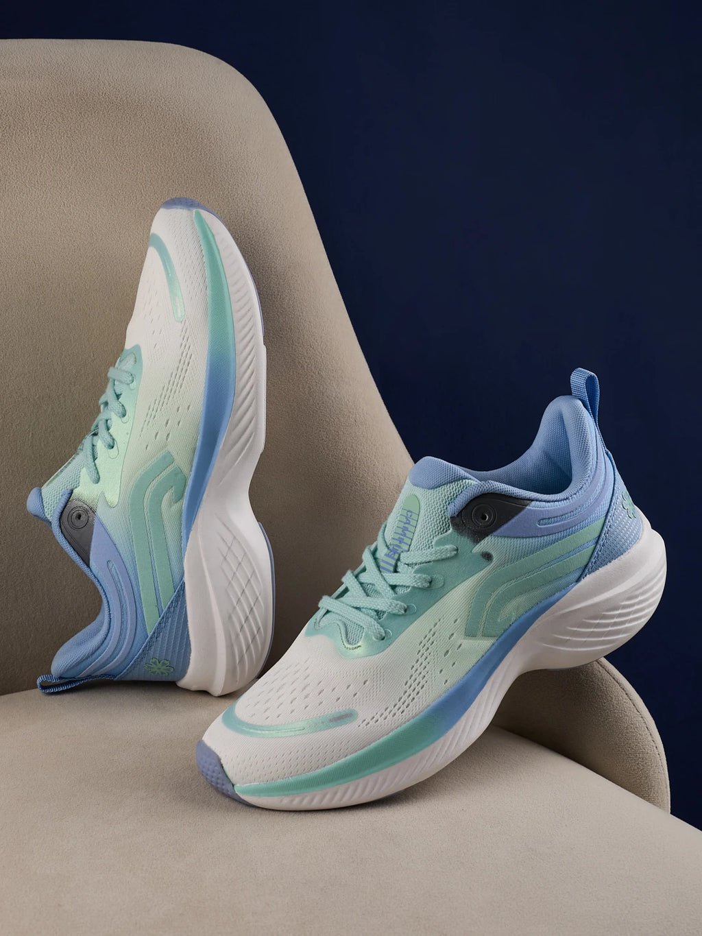 NERLO White Women's Running Shoes