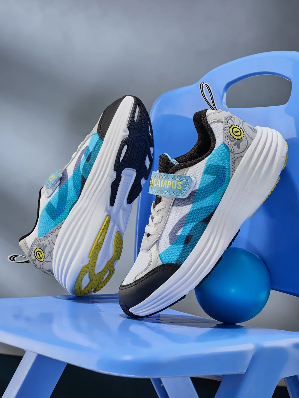 OLLIE K White Kids Running Shoes