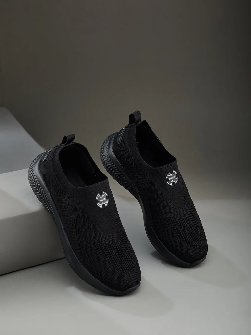 SUAVE Black Women's Walking Shoes