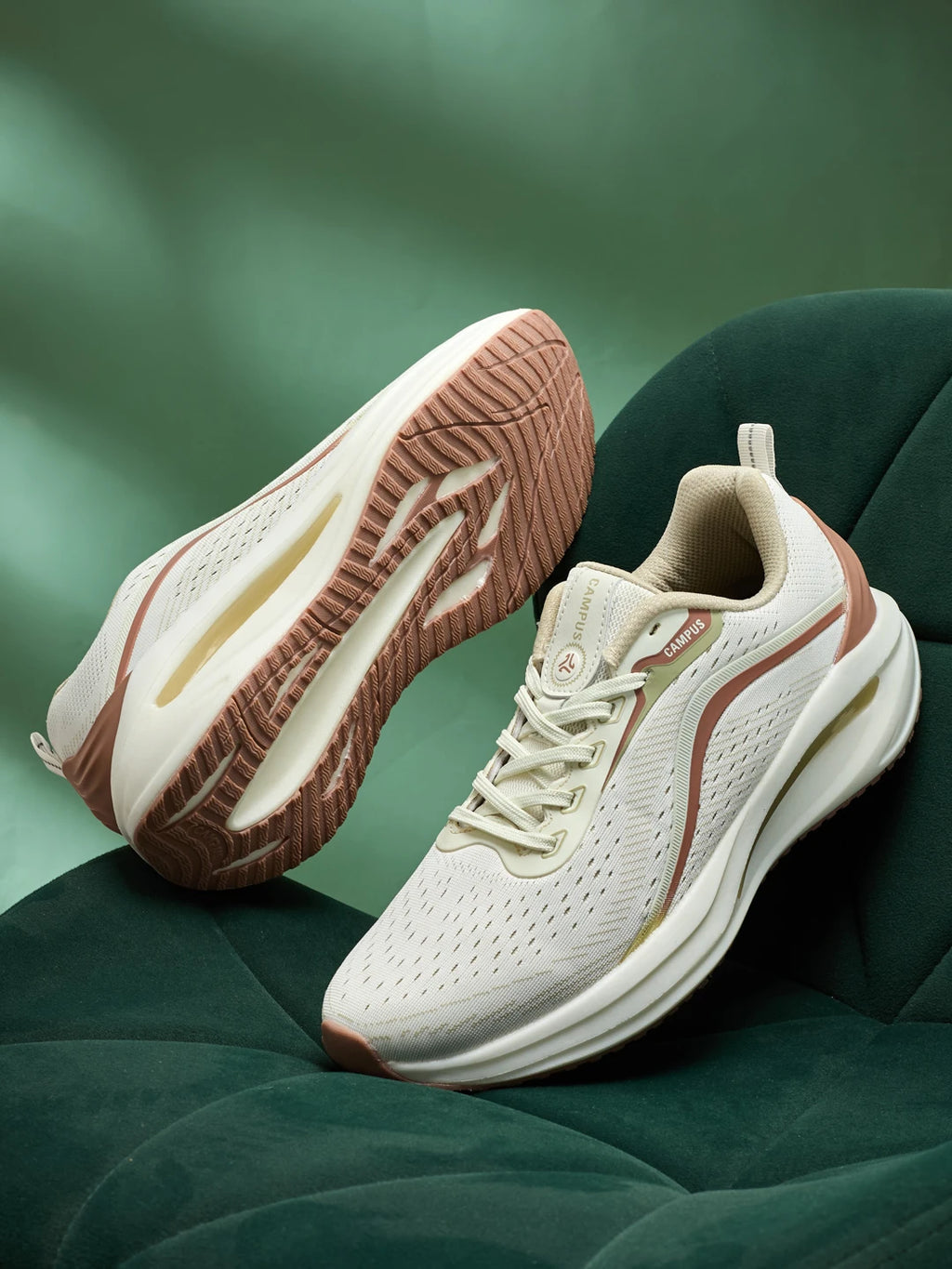 TRACKR White Men's Running Shoes